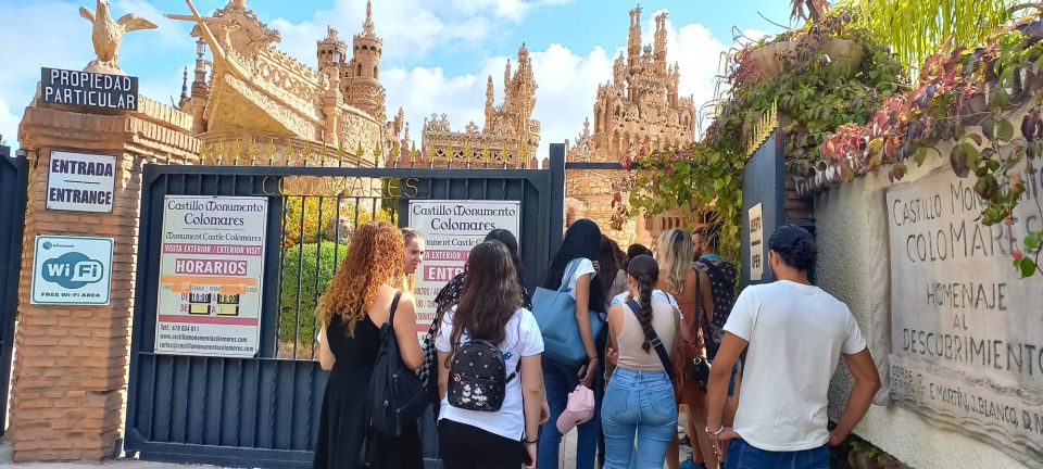 Benalmadena: Colomares Castle Tour with Entry Ticket - Meeting your guide at the Colomares entrance (and what to look for)