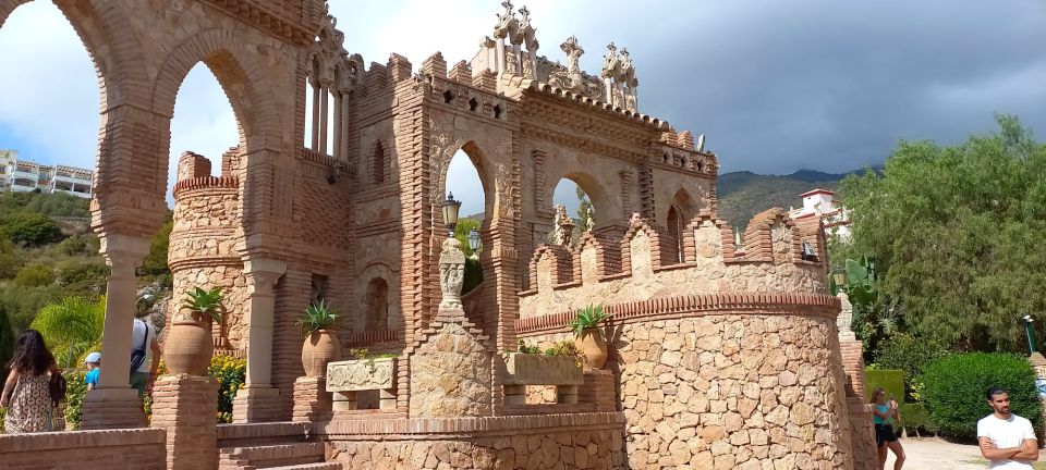 Benalmadena: Colomares Castle Tour with Entry Ticket - Symbolism: the real payoff of a live guide