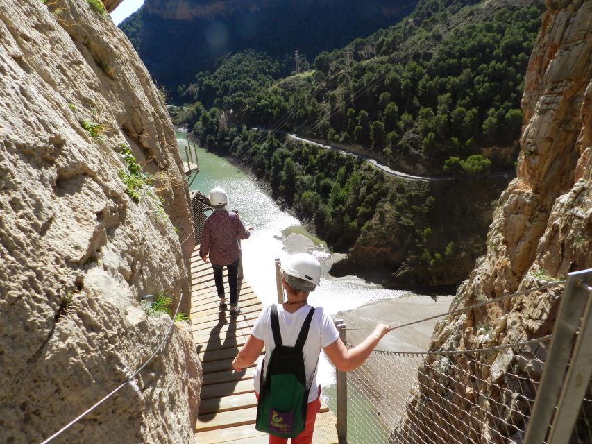 Caminito del Rey: Trekking Tour with Hiking Guide - What to pack: shoes, water, ID, and weather layers