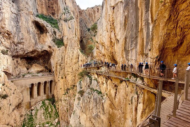Caminito del Rey with Pickup from Nerja, Torrox and Torre del Mar - Guides matter: why Luis and Esmerelda keep showing up