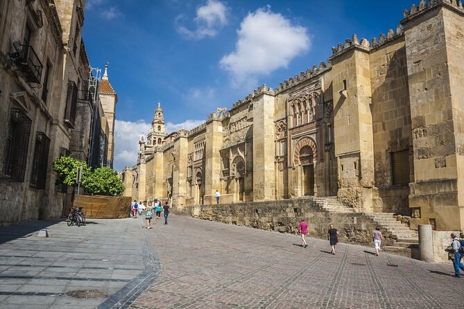 Cordoba Tour with Mosque, Synagogue and Patios from Malaga - Getting going in Malaga: meeting point and coach setup