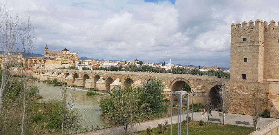 From Malaga and Costa Del Sol: Cordoba Day Trip - Jewish Quarter lanes: Synagogue, Calleja de las Flores, and the photo run