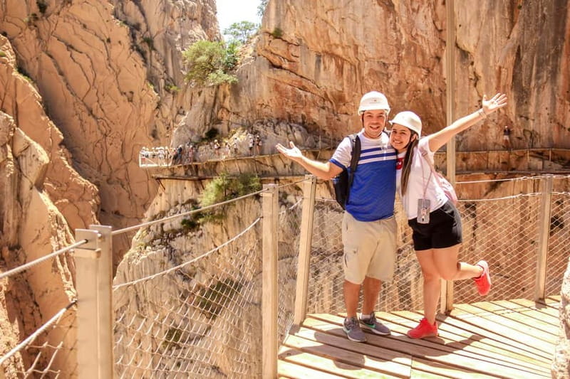 From Málaga: Caminito del Rey Day Trip & Guided Tour - What to wear and pack so the day feels good