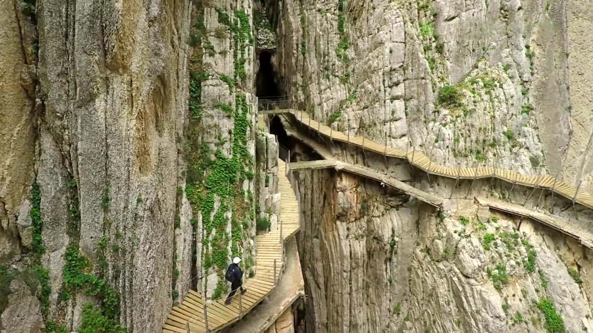 From Malaga: Caminito del Rey guided tour + round-trip transportation - The Guided Walk: 3 Hours on the Famous Cliff Path