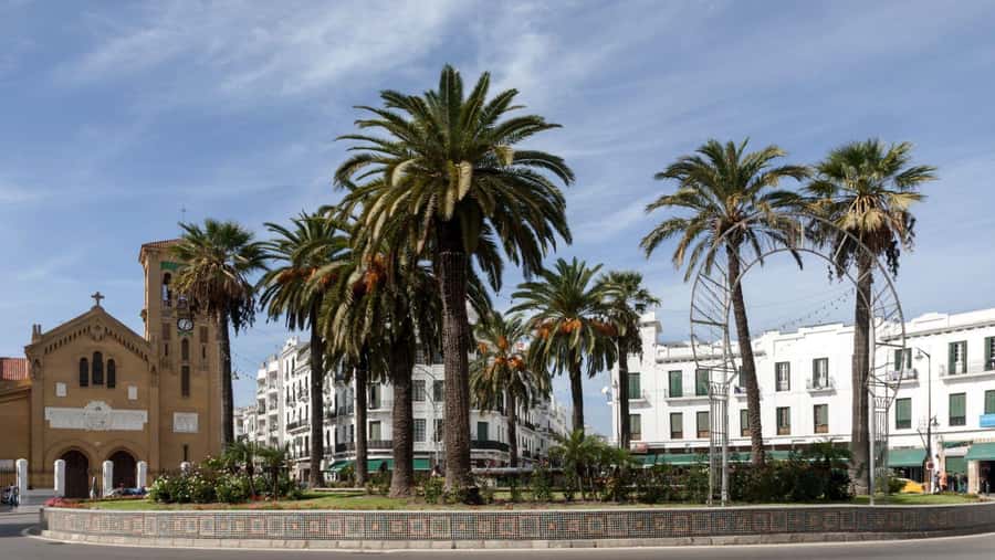 From Málaga: Morocco Day Trip with Tour Guide and Lunch - Tetouan arrival and the guided Medina loop