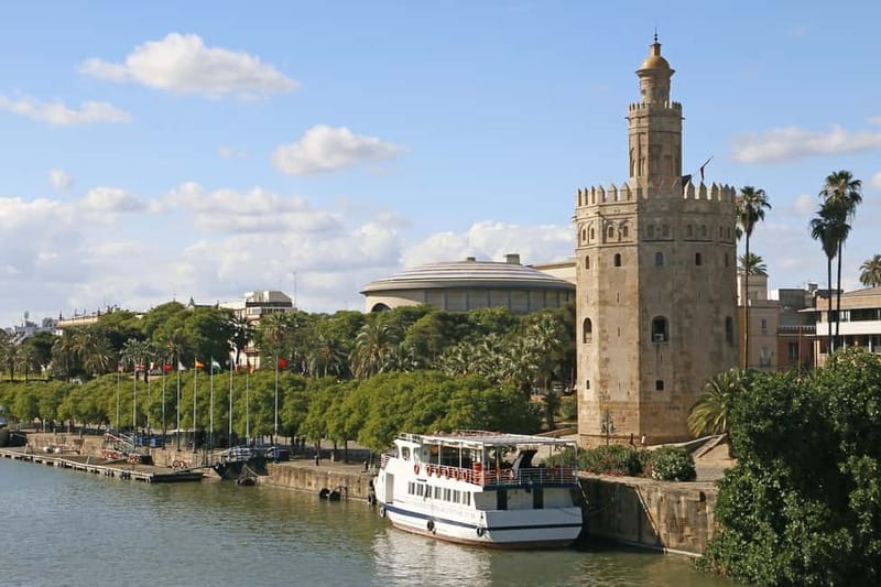 From Malaga: Seville Day Trip with Real Alcázar Tickets - The panoramic bus loop and Plaza de España stop: your first Seville hit