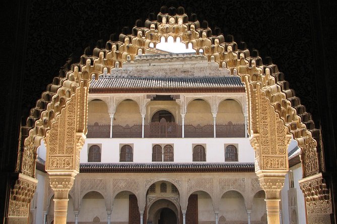 Granada Full Day Tour From Malaga - Pace, Coach Logistics, and What to Expect From the Group
