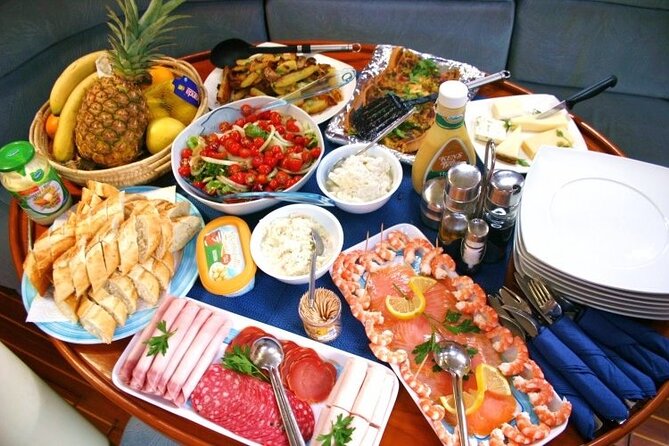 Half-Day Luxury Catamaran Sailing Cruise in Granada - Group size, comfort, and what to pack for a 4-hour day