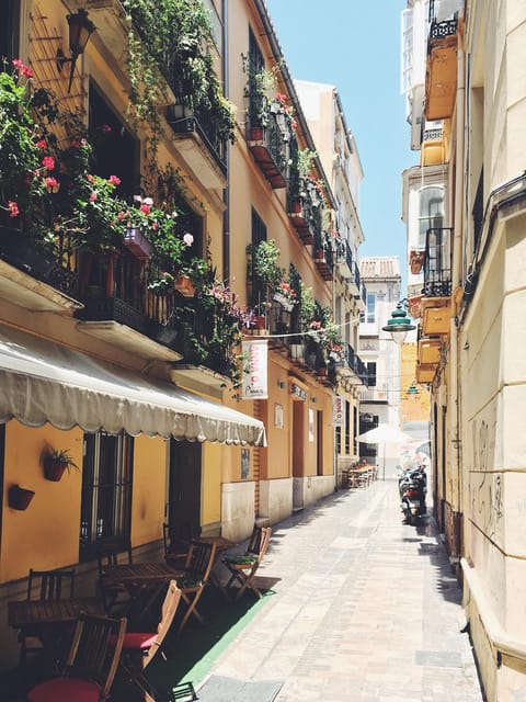 Málaga: 3-Hour Complete Walking Tour with Tickets - Alcazaba on Gibralfaro slopes: fortress, palace, and big views