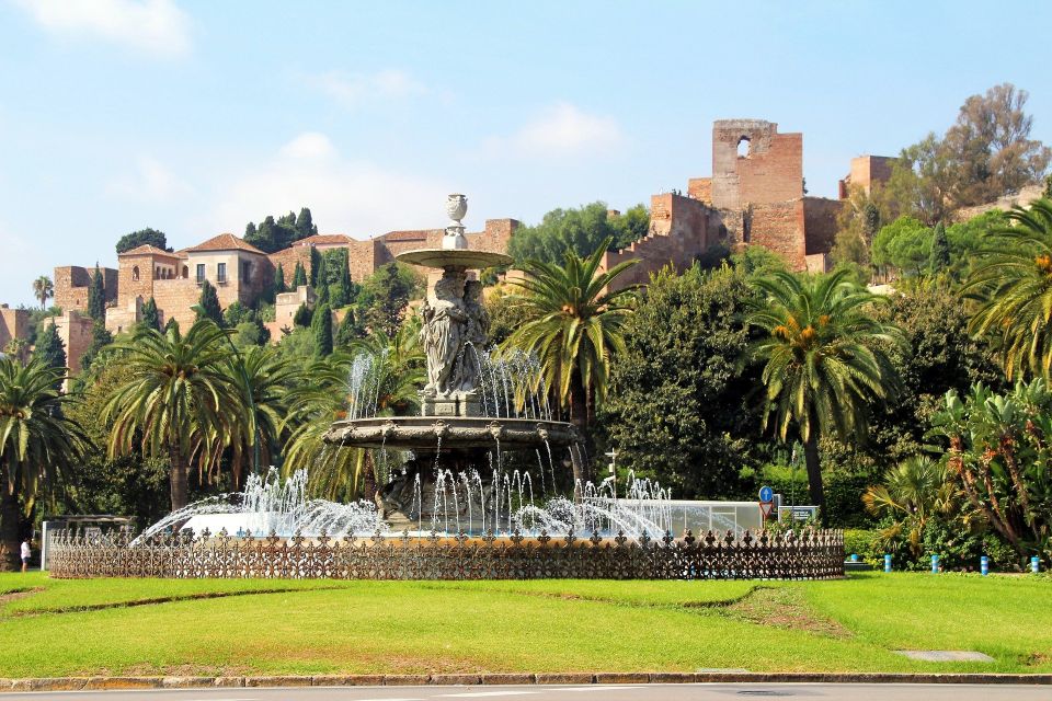 Málaga: 3-Hour Complete Walking Tour with Tickets - Start at the Pirámide de Cristal: finding your guide fast
