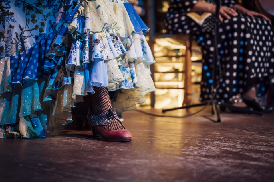 Malaga: Authentic Flamenco Show at El Gallo Ronco - Should you book El Gallo Ronco in Malaga?