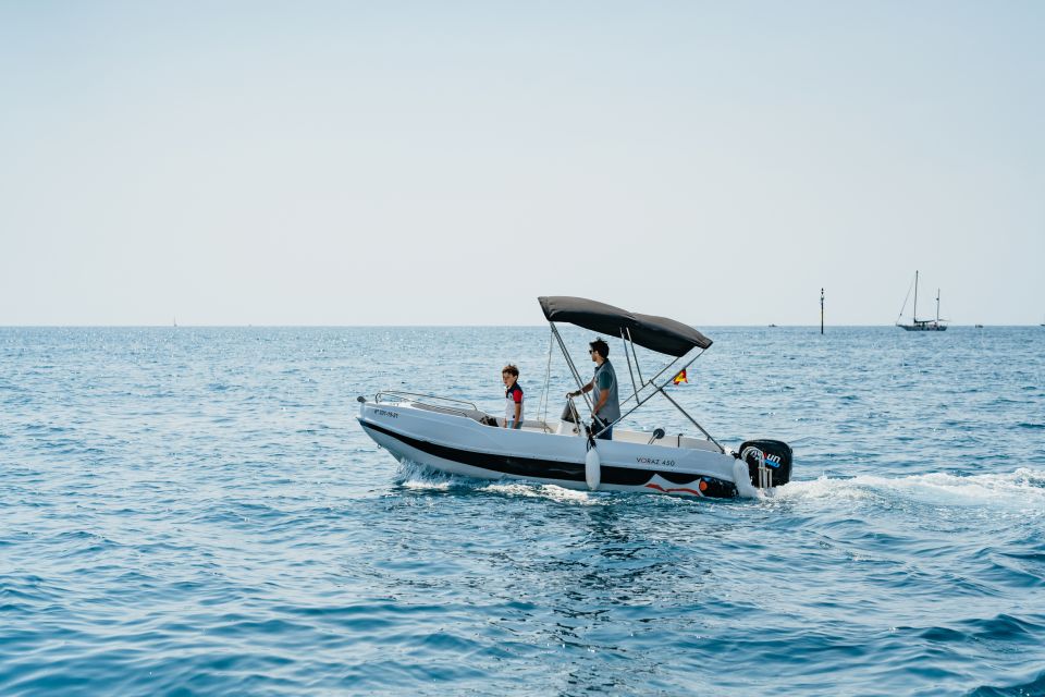Malaga: Boat Rental without a License for Dolphin Watching - License-free captain time: what makes this Malaga coast rental work
