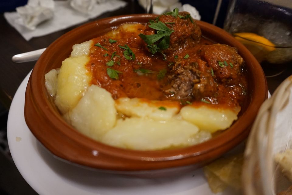 Malaga: Flamenco, Tapas, and Wine Tour - The wine stop: guided and built around local differences
