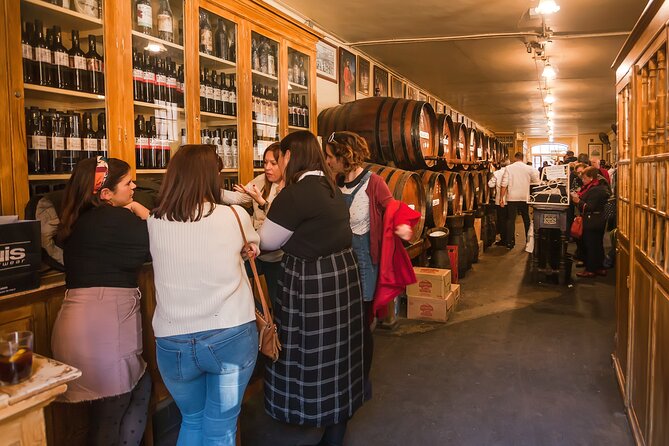 Malaga Food Tour: Tapas, Drinks and Delights with a Local - The role of the guide: how the evening stays fun and on track