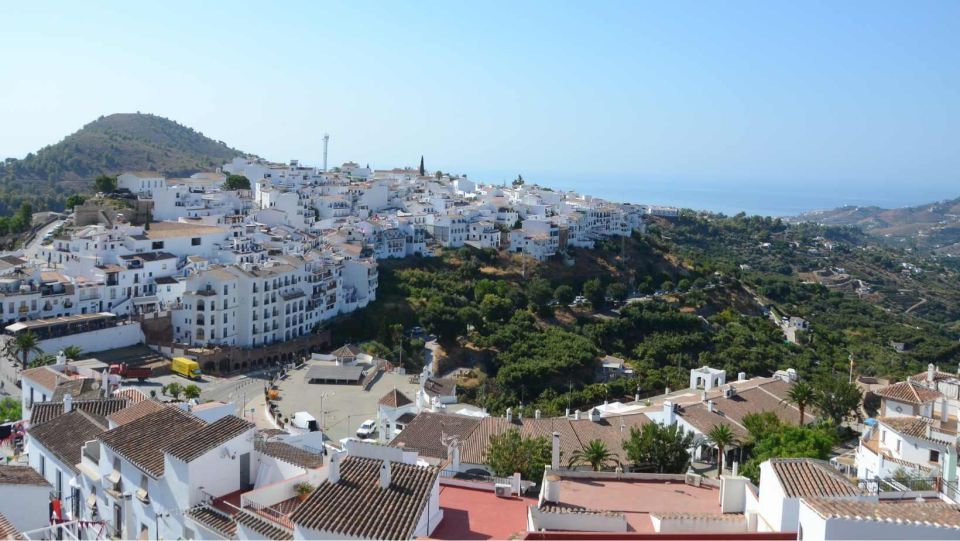 Malaga: Frigiliana & Nerja Tour with Local Product Tastings - Guides: The Difference Between a Good Day and a Fun Day