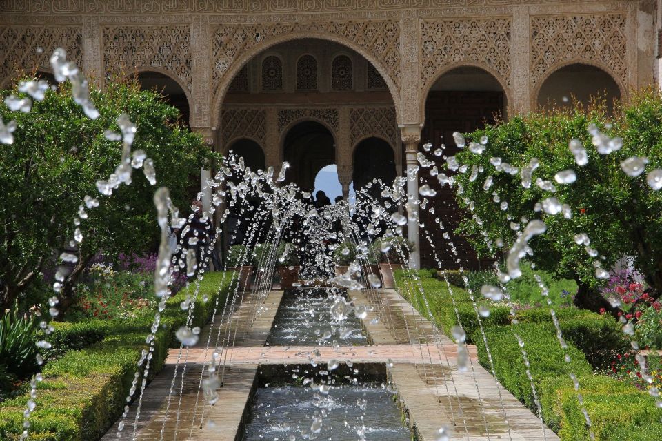 Malaga: Granada Day Trip with Alhambra, Palaces and Gardens - Key takeaways before you go