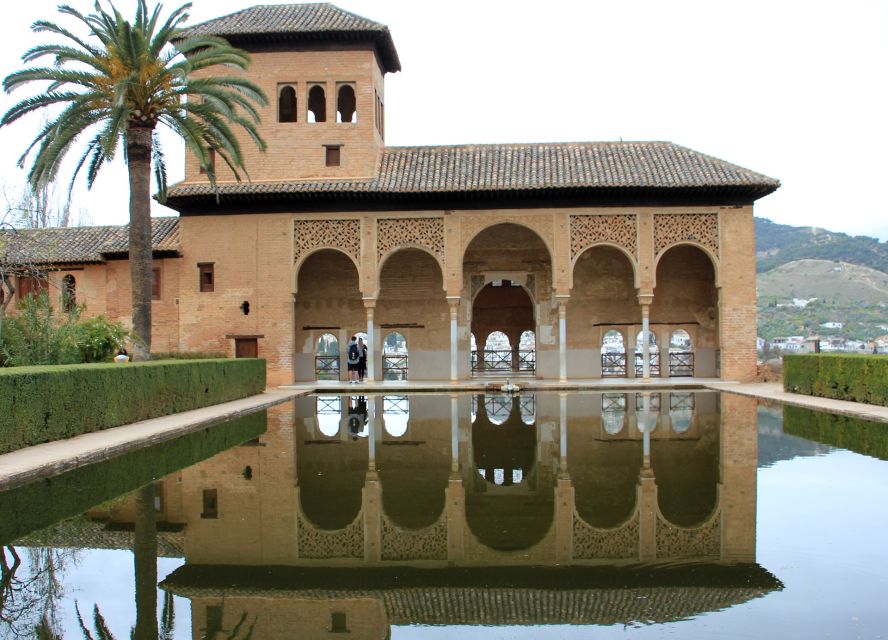 Malaga: Granada Day Trip with Alhambra, Palaces and Gardens - Price and value: what $111 really includes