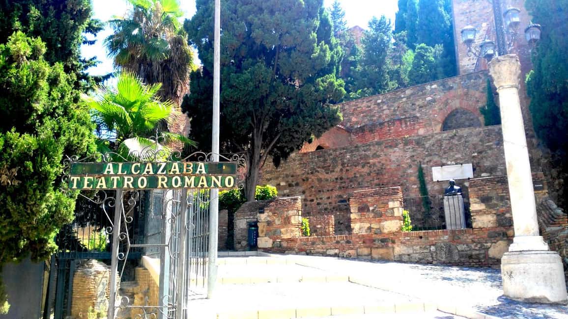 Málaga: Historic Center Tour with Local Guide - Picasso Museum: seeing the city through one famous name