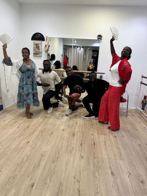 Málaga: Learn to dance flamenco rumba in 45 minutes - What Props and Filming Moments Add to the Experience
