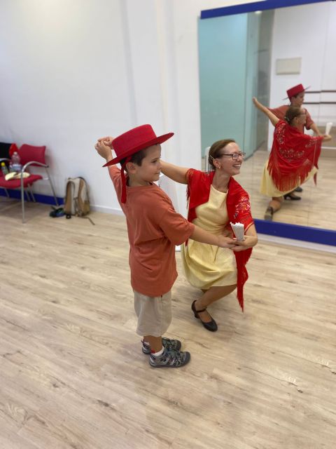 Málaga: Learn to dance flamenco rumba in 45 minutes - Should You Book This Málaga Flamenco Rumba Class?