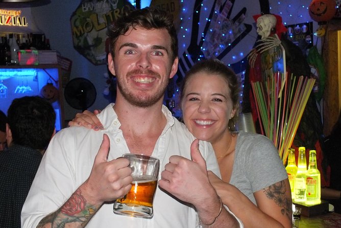 Malaga Nightlife Pub Crawl Tour with Drinks and Clubs Entry - Meeting at Plaza de la Constitución: how the start keeps it simple