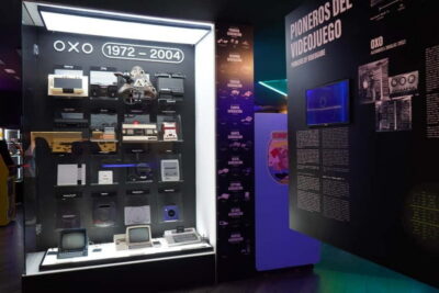 Malaga: OXO Video Game Museum Ticket Entry - The start: the 3D room and the pace of your visit