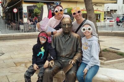 Málaga: Private Sightseeing Treasure Hunt - How the treasure hunt works (clues, tasks, and a photo moment)