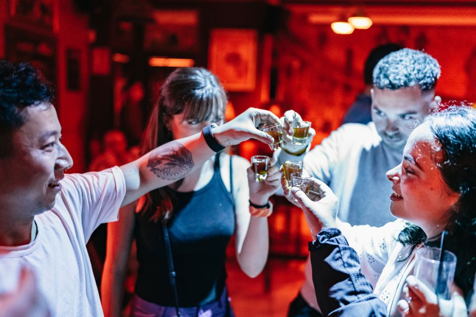 Malaga: Pubs and Clubs Crawl - Stop-by-Stop: From Bar Conversation to VIP Club Energy