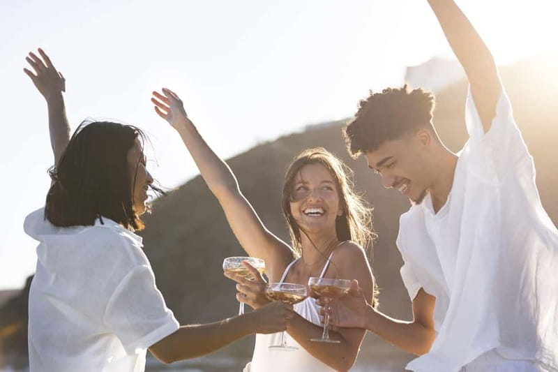 Malaga: Sailing Catamaran Sunset Cruise with Live DJ & Drink - Costa del Sol sunset in real time: how the 90 minutes play out