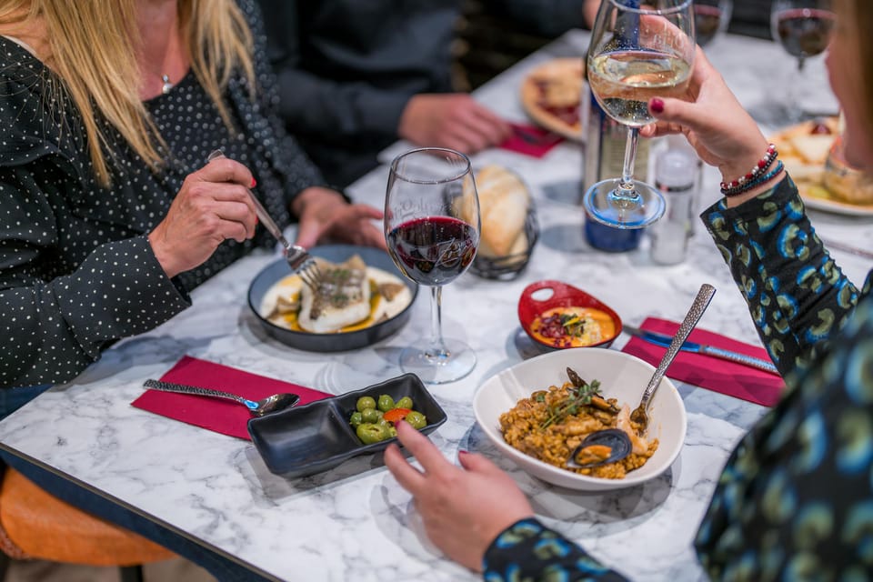 Malaga: Show and Food at Alegría Flamenco and Restaurant - Key things that make this night work