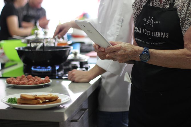 Malaga Tapas Cooking Class - Instructors And Group Size: Why It Feels Personal