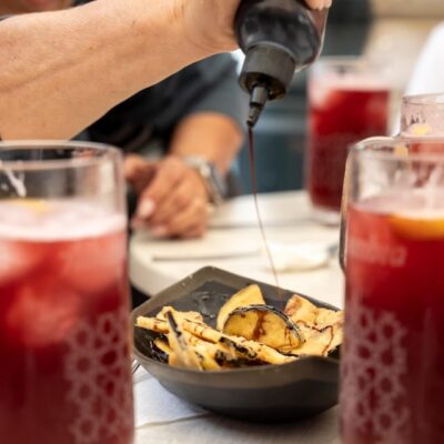 Malaga: Taste-of-Spain Walking Food Tour - Seven tapas and drinks: how the tour avoids random eating