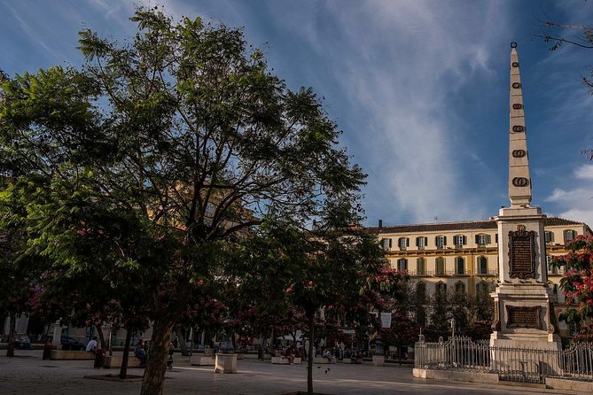 Malaga Tour with Cathedral, Alcazaba and Roman Theatre - Málaga Cathedral and la manquita: finishing where the city centers itself