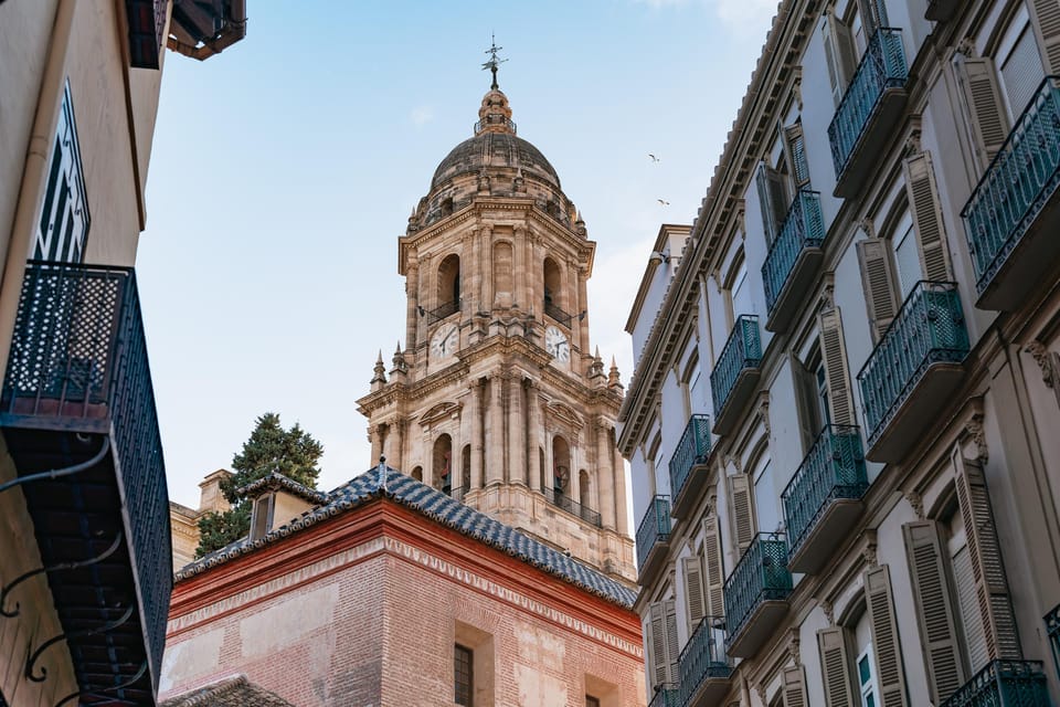 Málaga: Traditional Andalusian Tapas and Wine Tour - Stop by stop: how the itinerary builds your meal