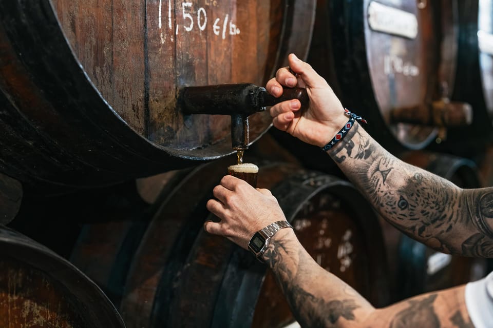 Málaga: Traditional Andalusian Tapas and Wine Tour - The walking part: how to make it easy on yourself