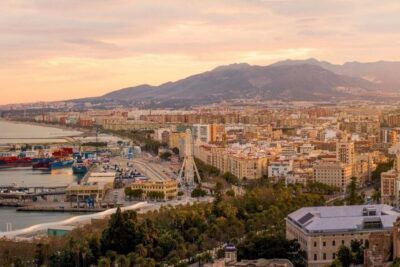 Malaga: Walking Tour of Must-See Attractions - Starting at Alameda Principal, 1: easy to find, easy to orient