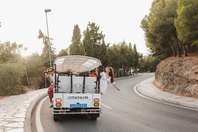 Malaga Welcome Tour with Local Guide in Eco Tuk Tuk Private - Mirador del Gibralfaro: the viewpoint payoff in the 60-minute tour
