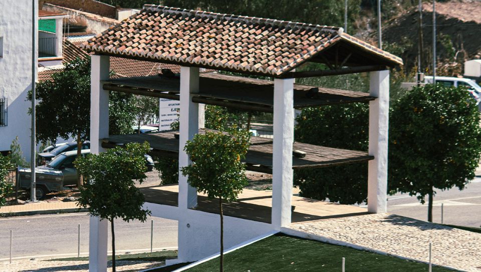 Malaga: White Village, Vineyard, and Wine Tasting Wine Tour - Bodegas Pérez Hidalgo: Four Wines, Guided Tasting, and Tapas