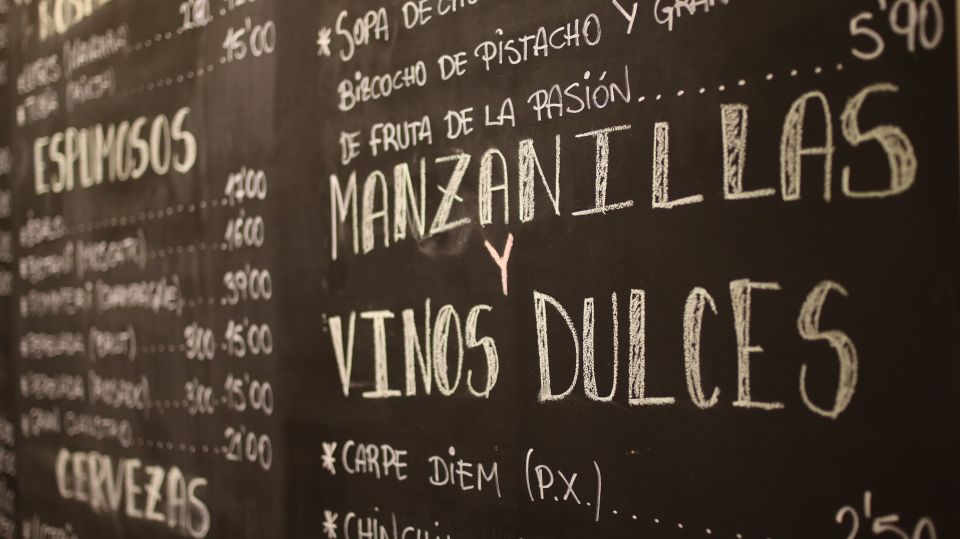 Málaga: Wine & Tapas Tour - Meeting on Calle Marqués de Larios and Getting Your Bearings
