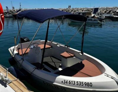 Marbella: Puerto Banús Boat Rental with No License Needed - Meeting your instructor and getting boat-ready fast