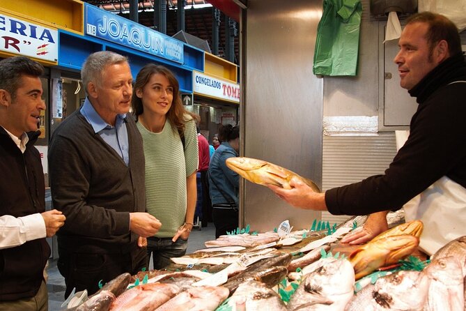 Paella Cooking Class with English Guide in Malaga - The kitchen session: how they teach seafood paella (and adjust for you)