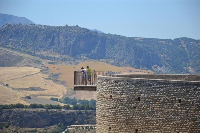 Ronda and Setenil de las Bodegas tour from Malaga - Ronda’s guided highlights: Old Bridge, Felipe V gate, and the bullring area