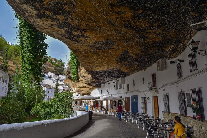 Ronda and Setenil de las Bodegas tour from Malaga - Guides and pacing: what you can expect from the human side