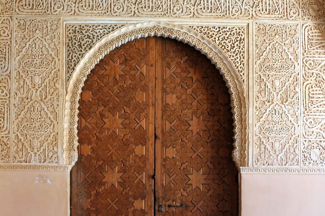 Semi Private Tour to the Alhambra from Nerja - Albayzin UNESCO neighborhood: street-level Granada plus tapas time
