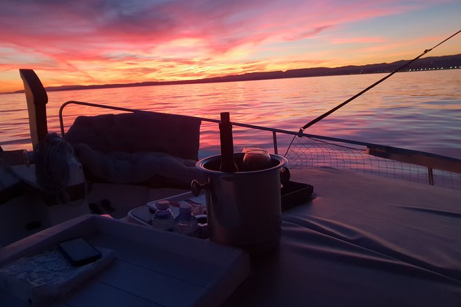Sunset Boattrip + Tapa + Cava - Cava and Seafood Tapas: More Than a Checkbox