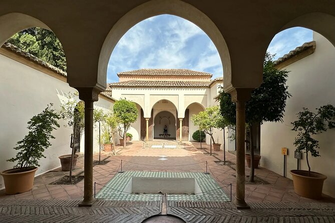 Ultimate Malaga History & Tapas - All Included Full Experience - Tapas lunch or dinner in two local bars
