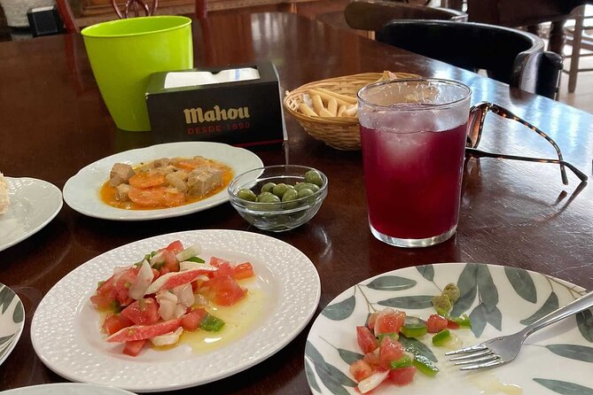 Wine and Tapas walking Tour in Malaga - Starting at Plaza de la Constitución: a simple 6 pm plan